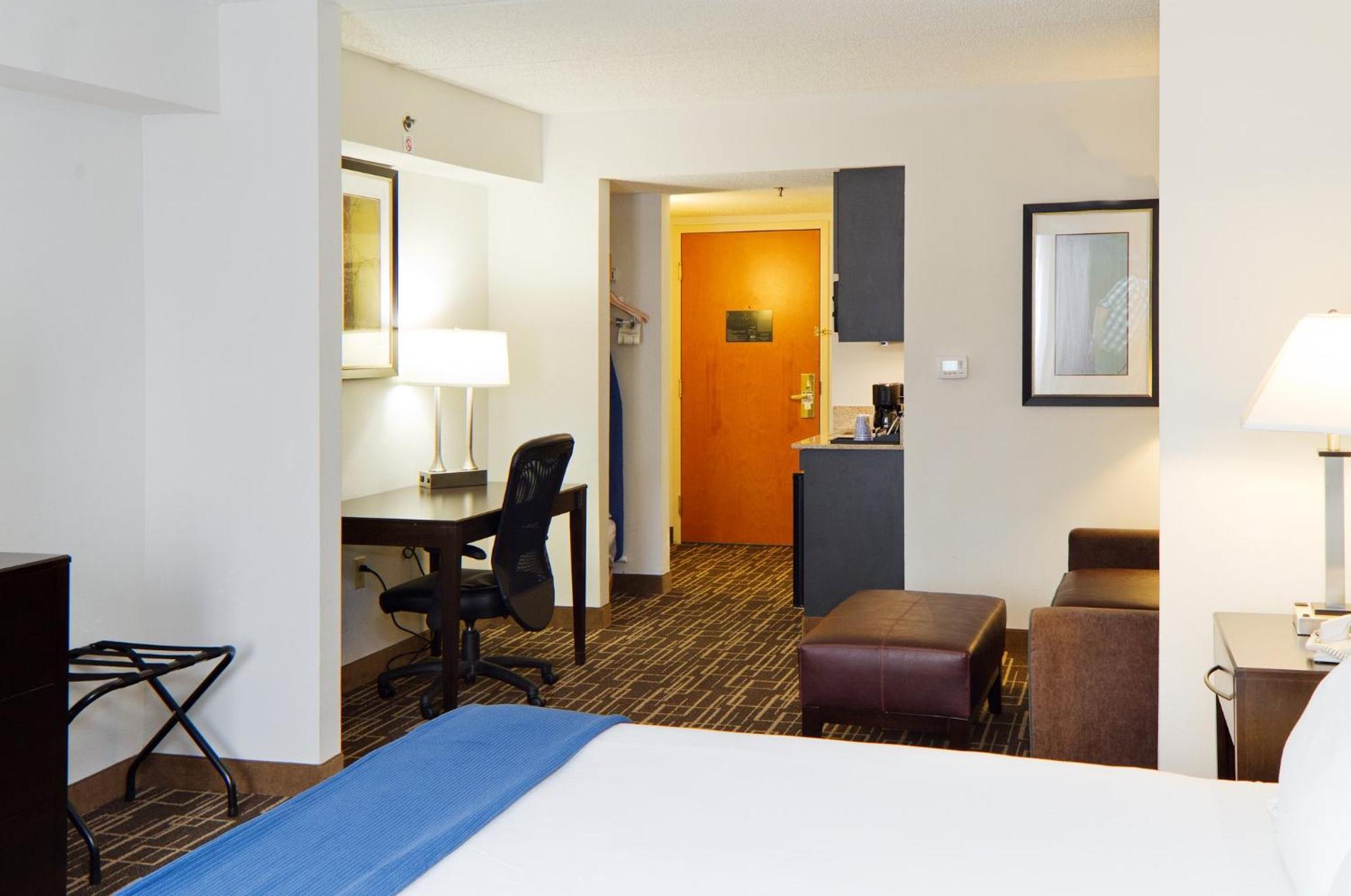 Holiday Inn Express & Suites Greenville-Downtown By Ihg Exterior photo