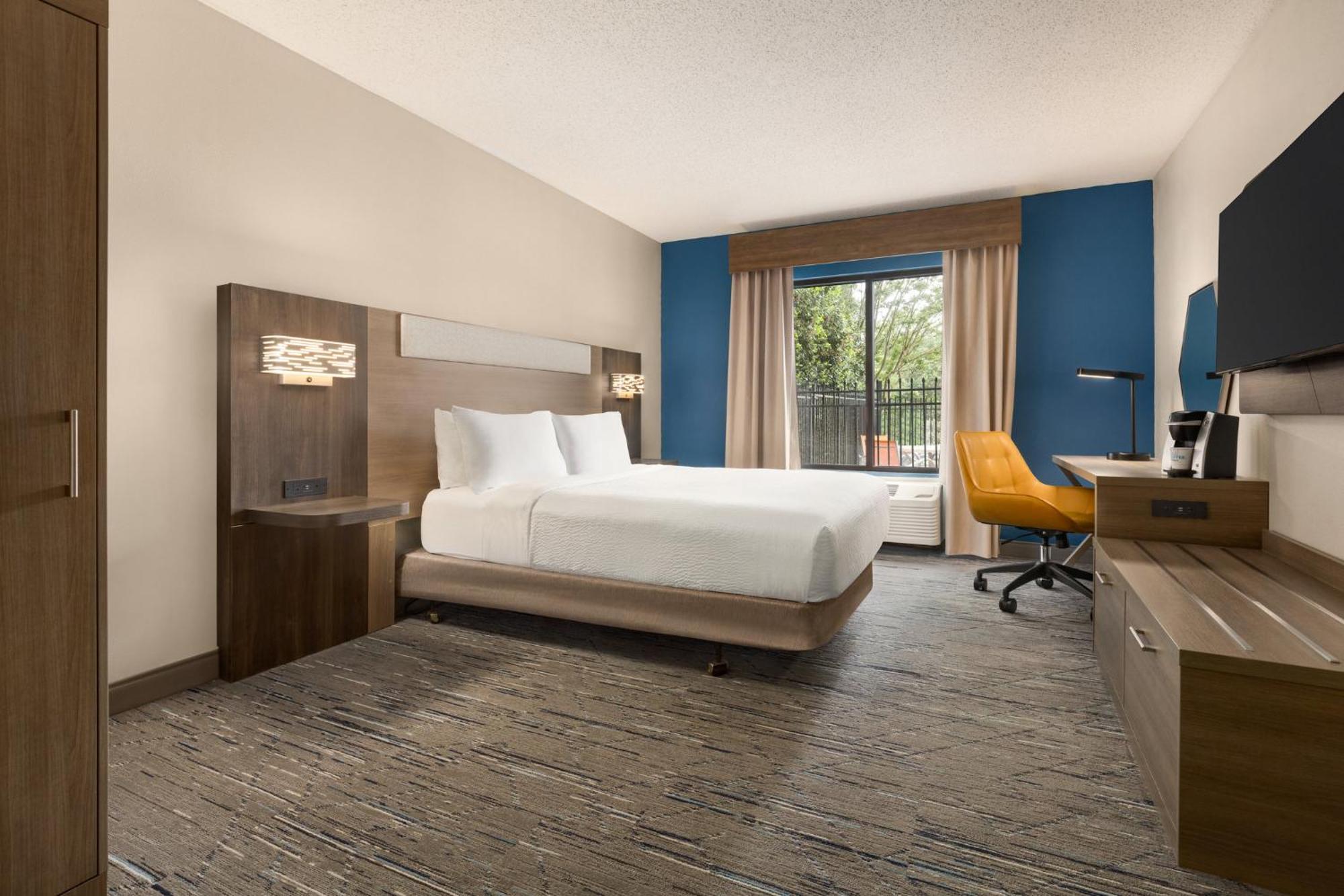Holiday Inn Express & Suites Greenville-Downtown By Ihg Exterior photo